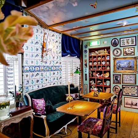 Rosalia'S Menagerie Cocktail Bar & Innupstairs Амстердам Экстерьер фото